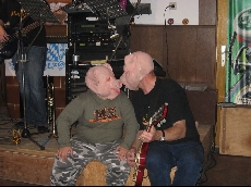 Im Gasthaus Auerhahn in Tennenbronn: Alfred und Jan