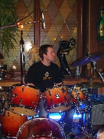 Zur Rockrunde am Schlagzeug